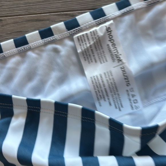 Bathing suit - Picture 4 of 9